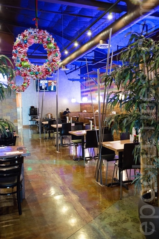 首尔缘寿司船用餐空间不仅大且布置舒适。(许心如/大纪元) 首尔缘寿司船用餐空间不仅大且布置舒适。(许心如/大纪元)