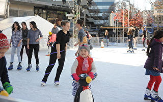 澳堪京市中心開放露天溜冰場  Garema Place變冰雪奇境