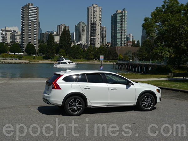 2015 Volvo V60 Cross Country。(夏又容/大纪元) 2015 Volvo V60 Cross Country。(夏又容/大纪元)
