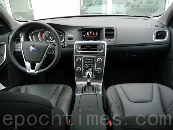 2015 Volvo V60 Cross Country。(夏又容/大纪元) 2015 Volvo V60 Cross Country。(夏又容/大纪元)