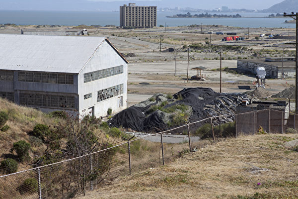 猎人角(Hunters Point),至今大部分仍是闲置的厂房和荒地。(李欧/大纪元) 猎人角(Hunters Point),至今大部分仍是闲置的厂房和荒地。(李欧/大纪元)