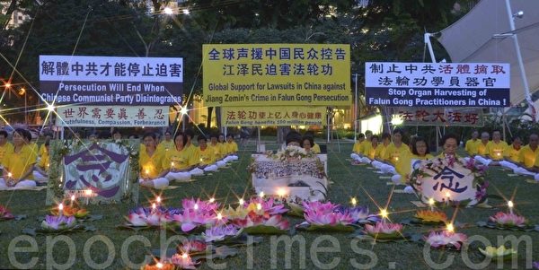 7月14日傍晚,新加坡法轮功学员在芳林公园举办纪念7•20反迫害16周年的活动。(苏每善/大纪元) 7月14日傍晚,新加坡法轮功学员在芳林公园举办纪念7•20反迫害16周年的活动。(苏每善/大纪元)