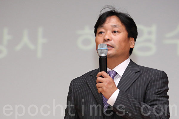 2015年7月18日下午,韩国大纪元在首尔九老区民会馆举办“在韩华人房地产投资说明会”。图为河永洙教授。(全宇/大纪元)
2015年7月18日下午,韩国大纪元在首尔九老区民会馆举办“在韩华人房地产投资说明会”。图为河永洙教授。(全宇/大纪元)