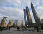有大陆媒体揭示了A股7月8日暴跌的一个真相:有大陆对冲基金在跌停板上反复撤单。(Peter PARKS/AFP)