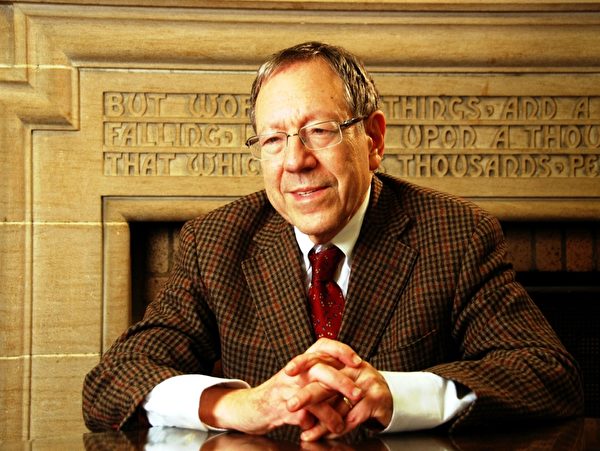 加拿大前司法部长、资深国会议员欧文·考特勒(Irwin Cotler)表示,对中国人权以及制裁侵权行为日益得到国际上的关注和认识。在世界其它地区以及加拿大都见证到更多的民众诉江,让他感到鼓舞。(大纪元) 加拿大前司法部长、资深国会议员欧文·考特勒(Irwin Cotler)表示,对中国人权以及制裁侵权行为日益得到国际上的关注和认识。在世界其它地区以及加拿大都见证到更多的民众诉江,让他感到鼓舞。(大纪元)