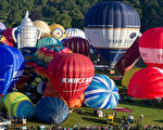 组图：英国布里斯托尔热气球节缤纷壮观