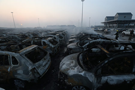 2015年8月13日，天津爆炸现场满目疮痍。(ChinaFotoPress/ChinaFotoPress via Getty Images)