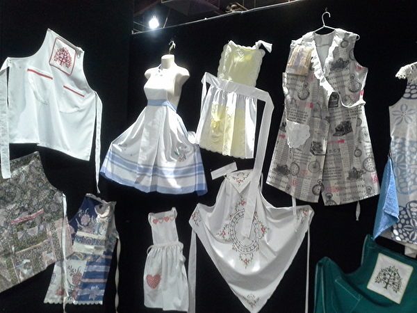 ACT纺织艺术协会协会展品取材自回收再利用衣服。(夏墨竹/大纪元) ACT纺织艺术协会协会展品取材自回收再利用衣服。(夏墨竹/大纪元)