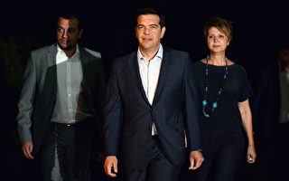 希腊总理宣布辞职 吁9月提前大选