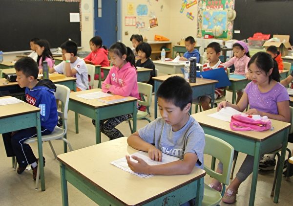 中班法轮大法小弟子集体学法。(明慧网) 中班法轮大法小弟子集体学法。(明慧网)