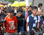 伞运学生领袖被捕拒认罪