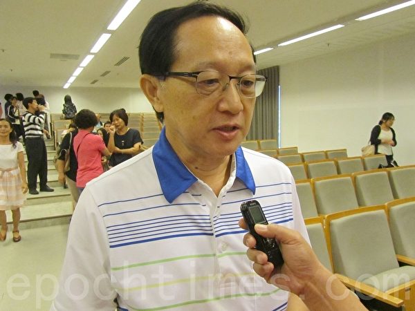整形外科暨医学美容中心院长曹赐斌表示,《前所未有的邪恶迫害》一书,在台湾发行将起到相当大的影响力,他推荐大家都买来看。(郑顺利/大纪元) 整形外科暨医学美容中心院长曹赐斌表示,《前所未有的邪恶迫害》一书,在台湾发行将起到相当大的影响力,他推荐大家都买来看。(郑顺利/大纪元)