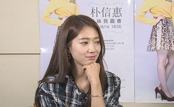 朴信惠接受MTV《我爱偶像》的专访,提到她目前计划要去意大利、瑞士一个人的充电旅行。(三立提供) 朴信惠接受MTV《我爱偶像》的专访,提到她目前计划要去意大利、瑞士一个人的充电旅行。(三立提供)