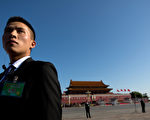 9月3日抗戰勝利日，北京舉行大閱兵，然而其安保規格超乎尋常。圖為，9月3日，天安門廣場上的安保人員。(AFP)