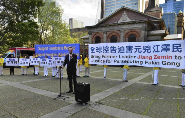 9月4日,澳洲部分法轮功学员在悉尼举行了控告迫害元凶江泽民的集会,绿党议员David Shoebridge在发言。(欧彼德/大纪元) 9月4日,澳洲部分法轮功学员在悉尼举行了控告迫害元凶江泽民的集会,绿党议员David Shoebridge在发言。(欧彼德/大纪元)