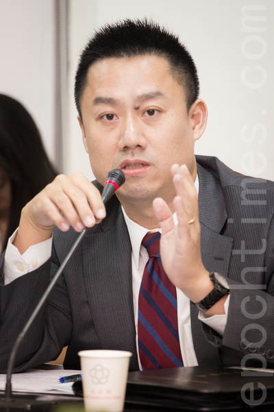 外交部代表柯孝宗9月8日出席“崩溃中的中共加紧迫害中国宗教及维权人士”记者会暨公听会。(陈柏州/大纪元) 外交部代表柯孝宗9月8日出席“崩溃中的中共加紧迫害中国宗教及维权人士”记者会暨公听会。(陈柏州/大纪元)