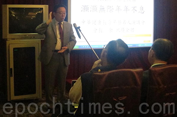著名歷史學家辛灝年教授日前應邀在臺北天成飯店演講「民國命運與臺灣前途」。(鍾元/大紀元) 著名歷史學家辛灝年教授日前應邀在臺北天成飯店演講「民國命運與臺灣前途」。(鍾元/大紀元)