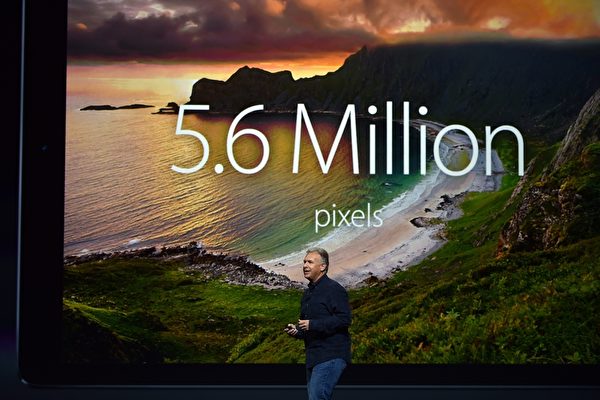 iPad Pro使用A9X晶片,是目前苹果功能最强大的平板电脑。(Josh Edelson/AFP/Getty Images) iPad Pro使用A9X晶片,是目前苹果功能最强大的平板电脑。(Josh Edelson/AFP/Getty Images)