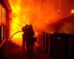 加州野火焚屋近千间 两县进入紧急状态
