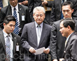 中国大陆21日起开始实施“卡式台胞证”,行政院长毛治国(中)表示:“看报纸才知道。”(陈柏州/大纪元)