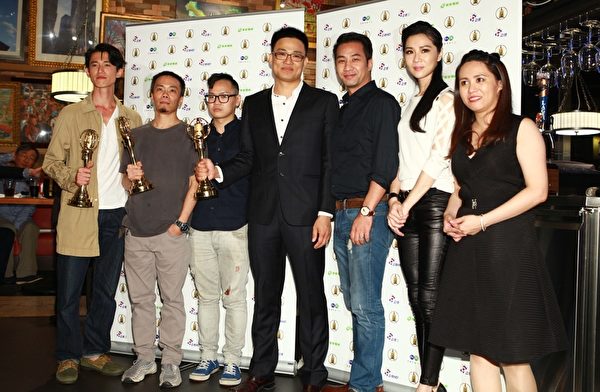 《麻醉風暴》獲四大獎,(左起)吳慷仁、導演蕭力修、編劇黃建銘、製作人曾瀚賢、演員黃建瑋、謝盈萱、編劇王卉竺出席慶功宴。(公視提供) 《麻醉風暴》獲四大獎,(左起)吳慷仁、導演蕭力修、編劇黃建銘、製作人曾瀚賢、演員黃建瑋、謝盈萱、編劇王卉竺出席慶功宴。(公視提供)