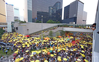 雨傘運動一周年 數千市民籲梁振英下臺