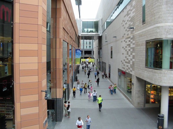 Liverpool ONE项目的Wall Street(Wikipedia)。 Liverpool ONE项目的Wall Street(Wikipedia)。