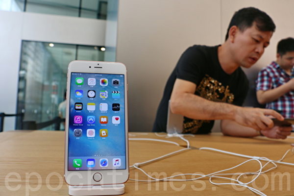 iPhone是苹果公司(Apple)的知名品牌。(宋祥龙/大纪元)
iPhone是苹果公司(Apple)的知名品牌。(宋祥龙/大纪元)