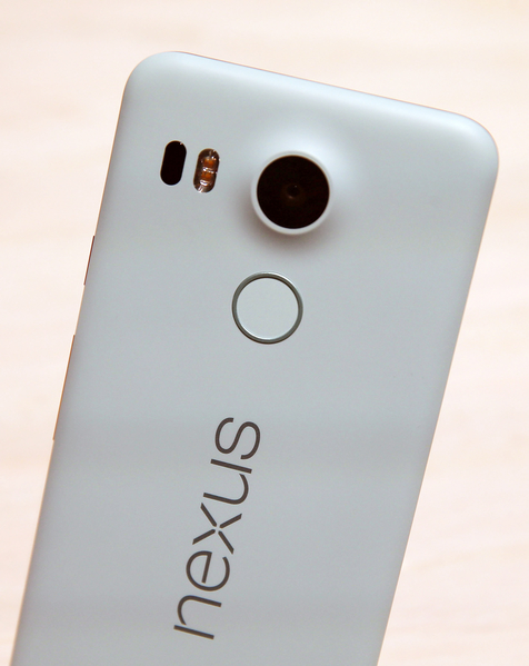 谷歌公司在9月29日的媒体会议上发布了的Nexus 5X。(Justin Sullivan/Getty Images) 谷歌公司在9月29日的媒体会议上发布了的Nexus 5X。(Justin Sullivan/Getty Images)