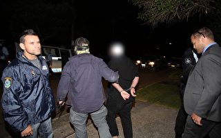 紐省警方突襲西悉尼 逮捕四名涉槍殺案者