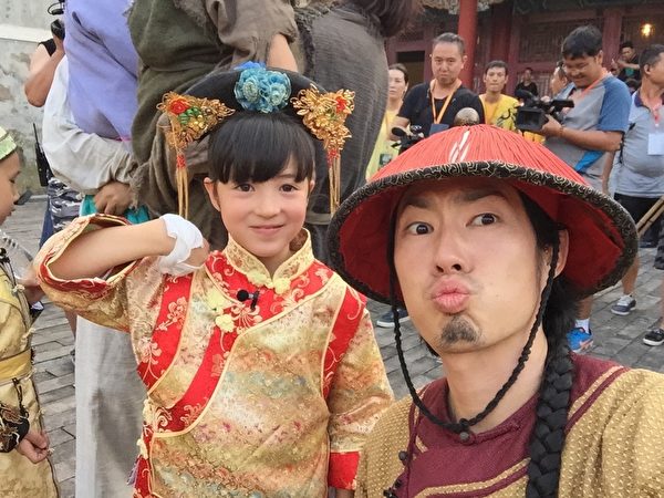 吳建豪與好友夏克立的女兒夏天合影。(環球國際唱片提供) 吳建豪與好友夏克立的女兒夏天合影。(環球國際唱片提供)