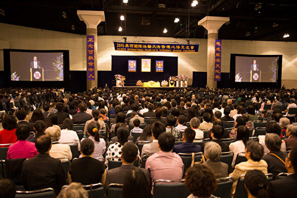 2015美國西部法輪大法心得交流會10月16日在洛杉磯召開,李洪志先生蒞臨講法。(戴兵/大紀元) 2015美國西部法輪大法心得交流會10月16日在洛杉磯召開,李洪志先生蒞臨講法。(戴兵/大紀元)