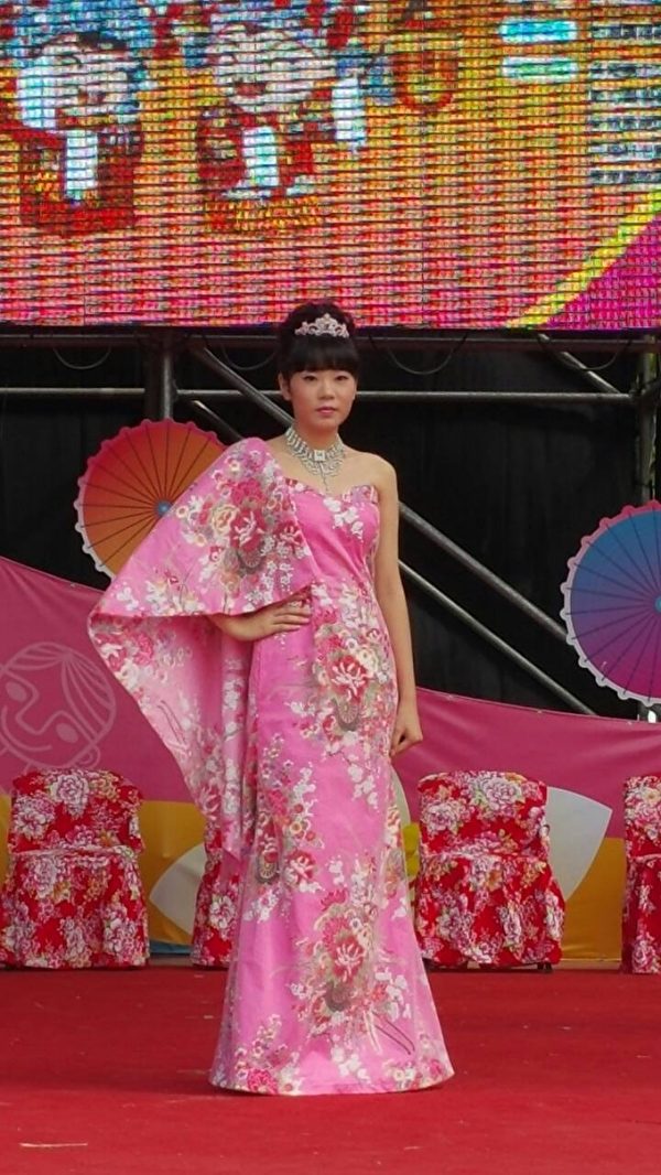 客家意象婚纱。(林宝云/大纪元) 客家意象婚纱。(林宝云/大纪元)