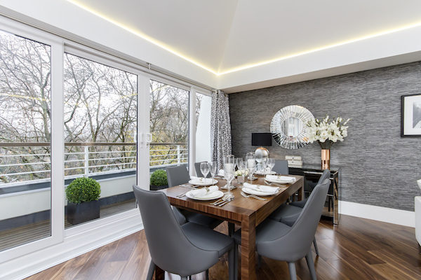 Waldron House, Old Church Street, Chelsea SW3
位於切爾西的頂層公寓,325萬英鎊。
仲介聯繫方式:電話:020 7581 2216,網站:www.maskells.com。 Waldron House, Old Church Street, Chelsea SW3
位於切爾西的頂層公寓,325萬英鎊。
仲介聯繫方式:電話:020 7581 2216,網站:www.maskells.com。