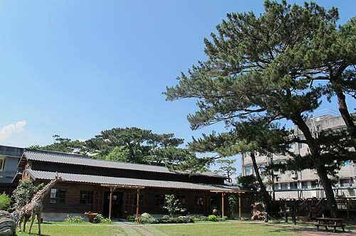 卧松园区,旁为自来水公园花莲园区。(图片提供:tony) 卧松园区,旁为自来水公园花莲园区。(图片提供:tony)