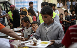 聯合國推捐款app  供餐敘利亞難民