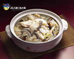 「龍膽石斑魚涮涮鍋」魚肉肉質Q彈,魚骨燉湯鮮甜,搭配文蛤提味,海味十足,鮮度滿分。(高市海洋局提供)