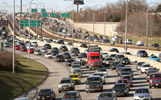 今年感恩節近4700萬美國人出行 90%駕車