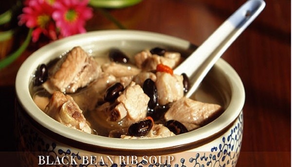 黑豆排骨汤。(网路图片) 黑豆排骨汤。(网路图片)