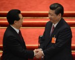 日前,《胡錦濤文選》出版發行。大陸官媒高調報導書中相關內容,披露胡錦濤剛進政治局分管組織人事工作提出的相關要求;這與習近平當局目前的官場清洗以及人事布局相呼應,釋放的政治信號令人關注。。(Getty Images)