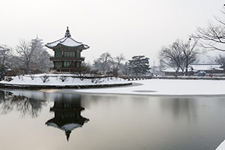 在首尔美丽的景福宫,韩国 - 雪,冬季(fotolia) 在首尔美丽的景福宫,韩国 - 雪,冬季(fotolia)