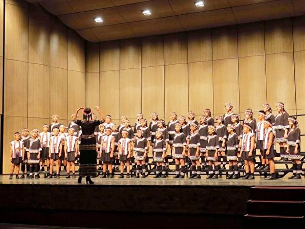 「台灣原聲童聲合唱團」演出。(新竹市築愛協會提供) 「台灣原聲童聲合唱團」演出。(新竹市築愛協會提供)
