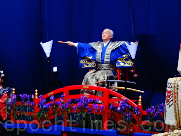 「水藝」魔術在日本江戶時代的江戶城鬧區兩國橋一帶演出沸沸騰騰。(和和/大紀元) 「水藝」魔術在日本江戶時代的江戶城鬧區兩國橋一帶演出沸沸騰騰。(和和/大紀元)