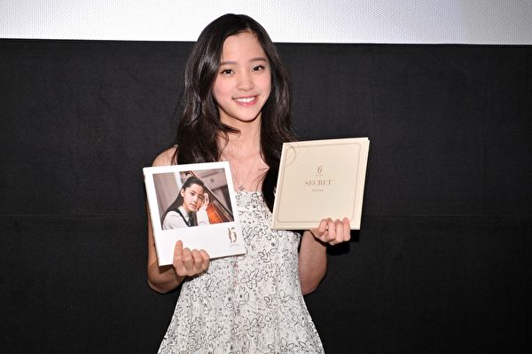 欧阳娜娜率先在北京举办专辑录音纪实MV首映仪式。(环球音乐提供) 欧阳娜娜率先在北京举办专辑录音纪实MV首映仪式。(环球音乐提供)