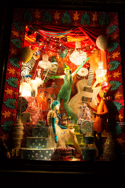 纽约梦幻圣诞夜 品味传统与时尚。纽约第五大道(BERGDORF GOODMAN)旗舰店圣诞灯饰。(戴兵/大纪元) 纽约梦幻圣诞夜 品味传统与时尚。纽约第五大道(BERGDORF GOODMAN)旗舰店圣诞灯饰。(戴兵/大纪元)