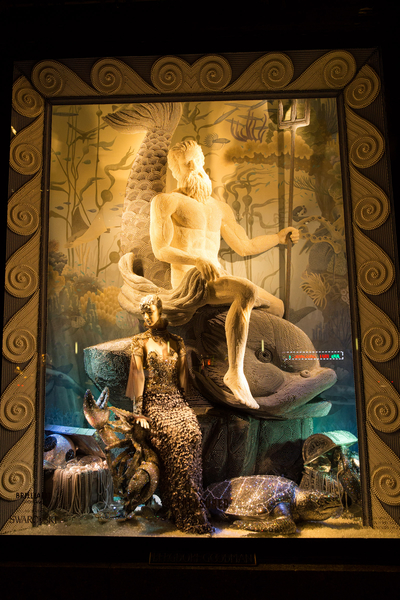 纽约梦幻圣诞夜 品味传统与时尚。纽约第五大道(BERGDORF GOODMAN)旗舰店圣诞灯饰。(戴兵/大纪元) 纽约梦幻圣诞夜 品味传统与时尚。纽约第五大道(BERGDORF GOODMAN)旗舰店圣诞灯饰。(戴兵/大纪元)