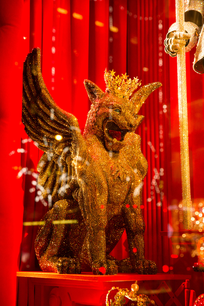 纽约梦幻圣诞夜 品味传统与时尚。纽约第五大道(BERGDORF GOODMAN)旗舰店圣诞灯饰。(戴兵/大纪元) 纽约梦幻圣诞夜 品味传统与时尚。纽约第五大道(BERGDORF GOODMAN)旗舰店圣诞灯饰。(戴兵/大纪元)
