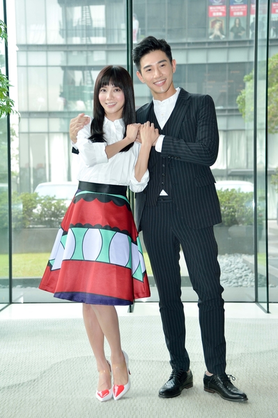 接檔華劇《1989一念間》在台北舉行見面會,劇中演員蔡黃汝、張立昂現身活動。(三立提供) 接檔華劇《1989一念間》在台北舉行見面會,劇中演員蔡黃汝、張立昂現身活動。(三立提供)