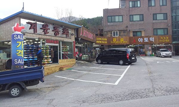 熊城周围出租店(王知涵/大纪元) 熊城周围出租店(王知涵/大纪元)