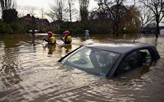 首轮洪水未退 英国再遇第二轮罕见暴雨